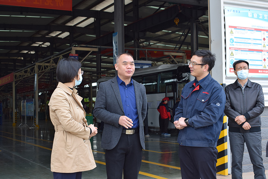 2021年11月23日接待南寧市委部副部長、績效辦主任黃振生一行到公司調(diào)研交流